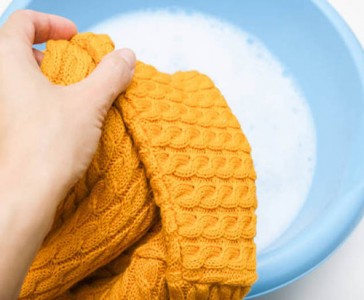 Cách giặt áo len không bị co giãn tại nhà